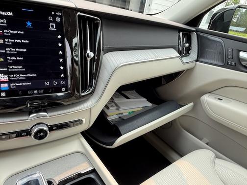 2025 Volvo XC60 B5 AWD Ultra