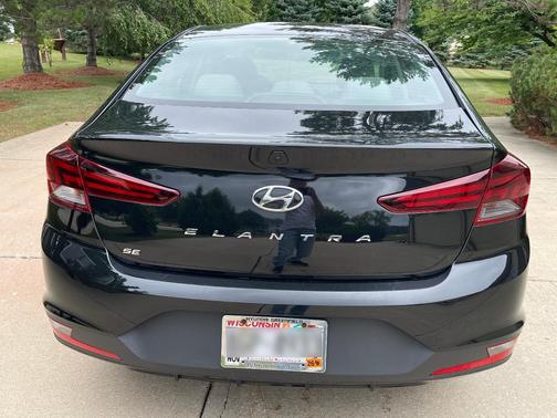Black 2020 Hyundai ELANTRA SE