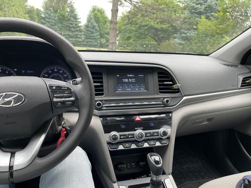 Black 2020 Hyundai ELANTRA SE