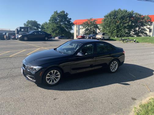 Photo 3 of 13 of 2017 BMW 320 i xDrive