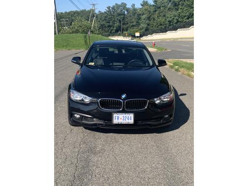 Photo 4 of 13 of 2017 BMW 320 i xDrive