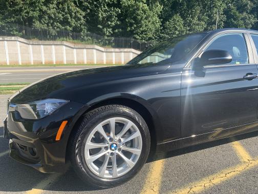 Photo 5 of 13 of 2017 BMW 320 i xDrive