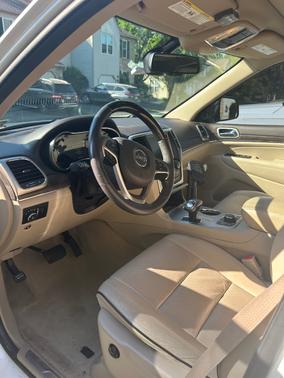 White 2014 Jeep Grand Cherokee Overland