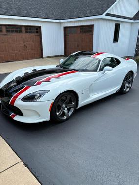 White 2014 Dodge SRT Viper Base