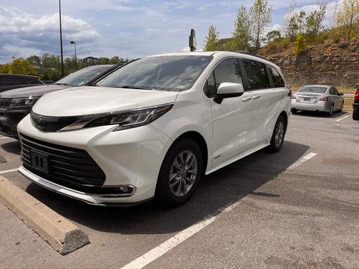 2021 Toyota Sienna XLE