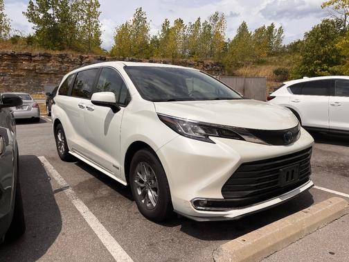 2021 Toyota Sienna XLE