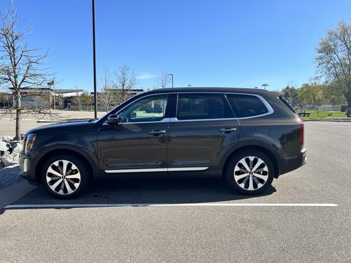Green 2020 Kia Telluride S
