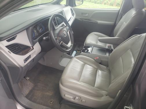 2016 Toyota Sienna XLE
