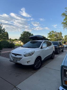 White 2015 Hyundai TUCSON SE