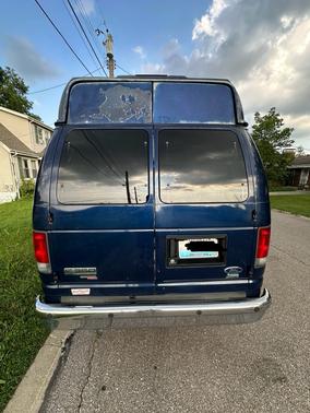 2009 Ford E350 Super Duty XLT Extended Wagon