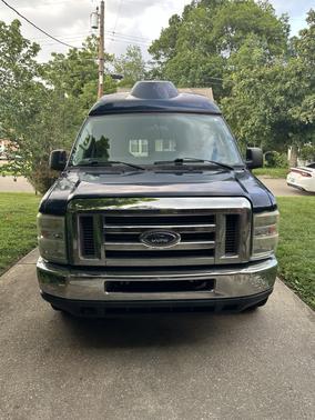 2009 Ford E350 Super Duty XLT Extended Wagon