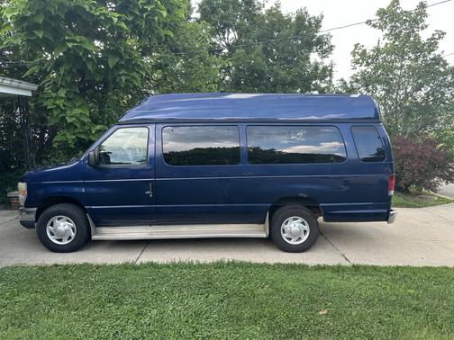 2009 Ford E350 Super Duty XLT Extended Wagon