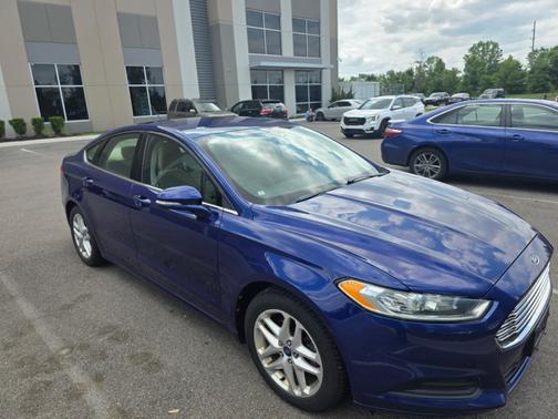 Blue 2013 Ford Fusion SE