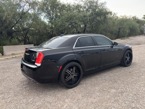 2017 Chrysler 300 Limited