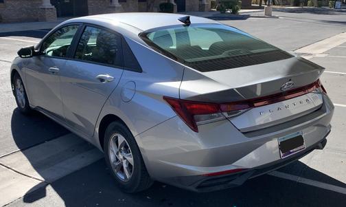 Silver 2021 Hyundai ELANTRA SE