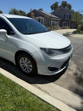 White 2018 Chrysler Pacifica Touring Plus