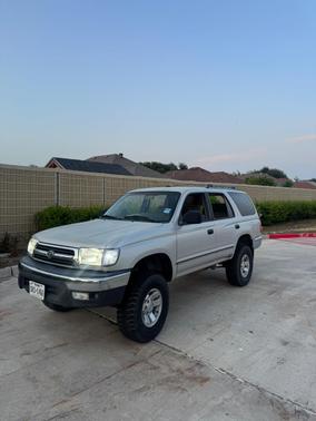 Beige 2000 Toyota 4Runner Base