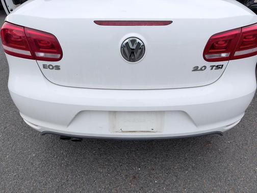 White 2012 Volkswagen Eos Komfort