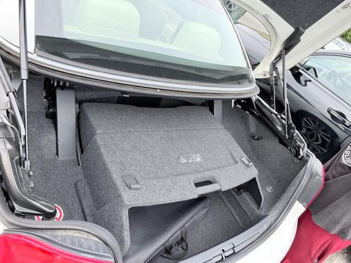 White 2012 Volkswagen Eos Komfort
