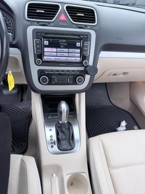 White 2012 Volkswagen Eos Komfort