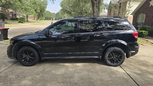Black 2020 Dodge Journey SE Value Edition
