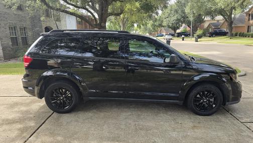 Black 2020 Dodge Journey SE Value Edition