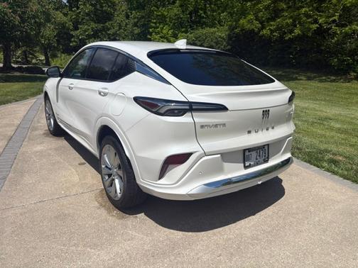 White 2024 Buick Envista Avenir