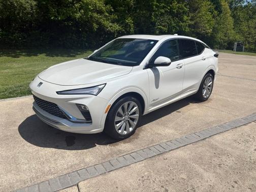 White 2024 Buick Envista Avenir