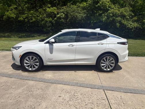 White 2024 Buick Envista Avenir