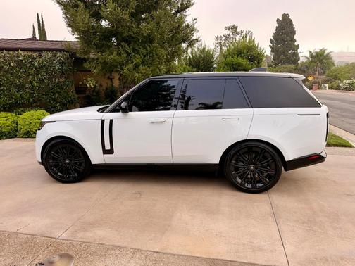 White 2023 Land Rover Range Rover P530 SE SWB