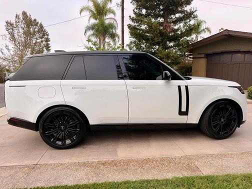 White 2023 Land Rover Range Rover P530 SE SWB