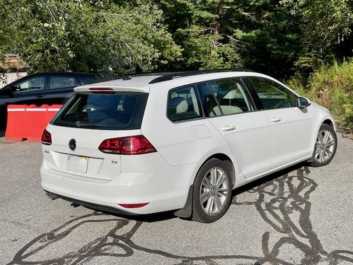 2015 Volkswagen Golf SportWagen TDI SE 4-Door
