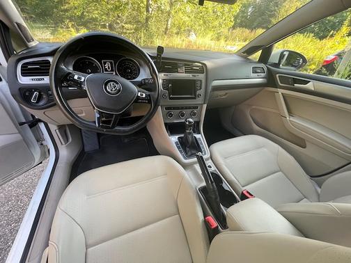 2015 Volkswagen Golf SportWagen TDI SE 4-Door