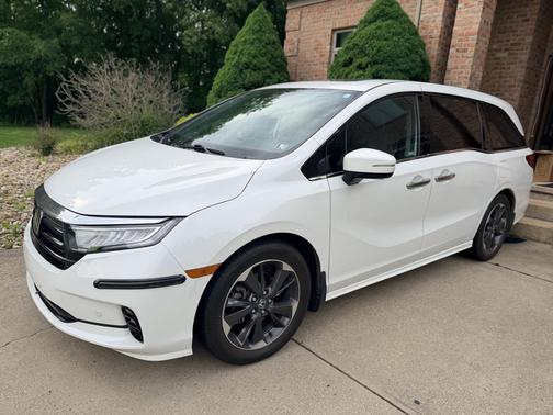 White 2022 Honda Odyssey Elite