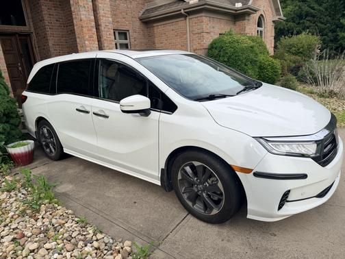 White 2022 Honda Odyssey Elite