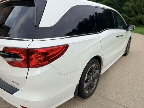 White 2022 Honda Odyssey Elite