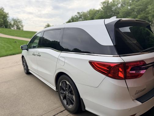 White 2022 Honda Odyssey Elite