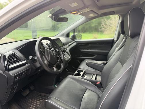 White 2022 Honda Odyssey Elite