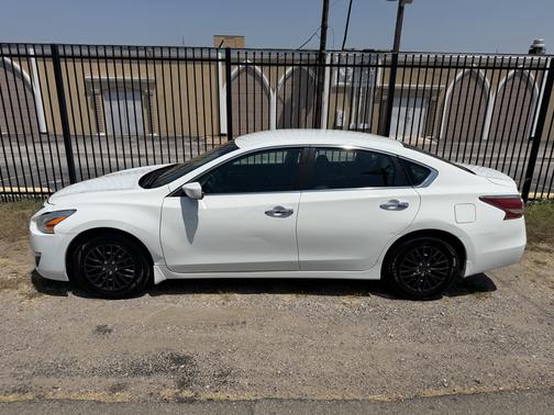 White 2015 Nissan Altima 2.5 S