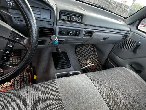Red 1995 Ford F-150 XL