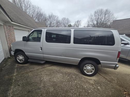 2012 Ford E350 Super Duty XL