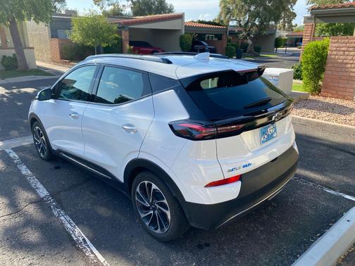 White 2023 Chevrolet Bolt EUV Premier