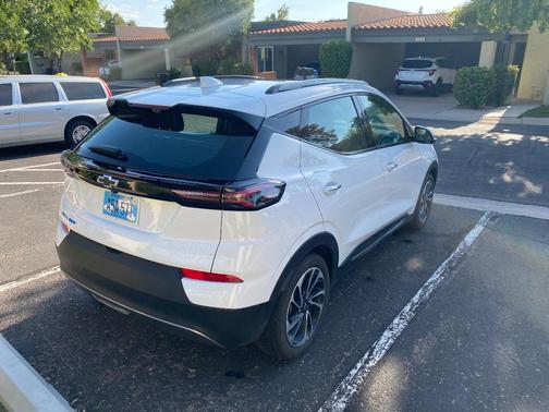 White 2023 Chevrolet Bolt EUV Premier