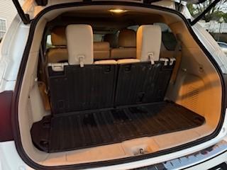 White 2016 Nissan Pathfinder SL