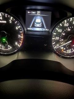 White 2016 Nissan Pathfinder SL