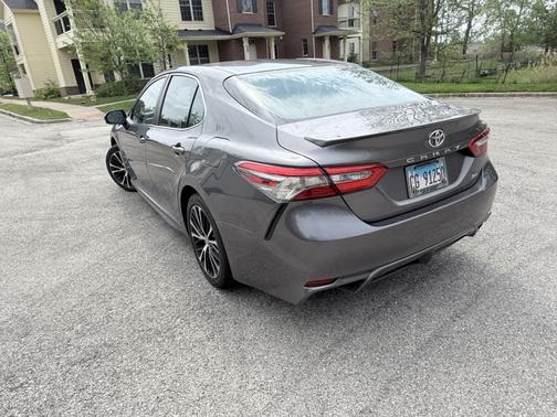 Gray 2018 Toyota Camry SE