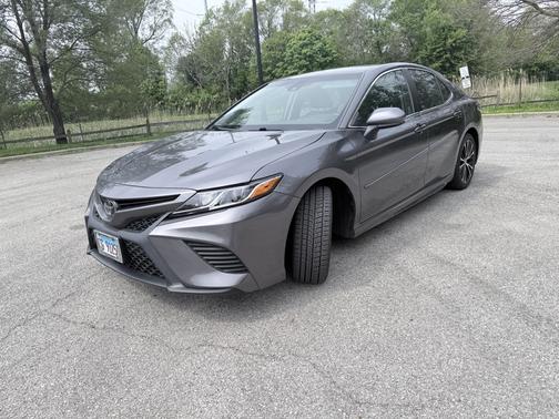 Gray 2018 Toyota Camry SE