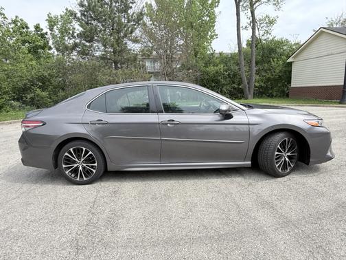 Gray 2018 Toyota Camry SE