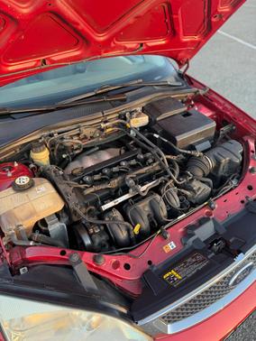 Red 2005 Ford Focus ZX4 SE