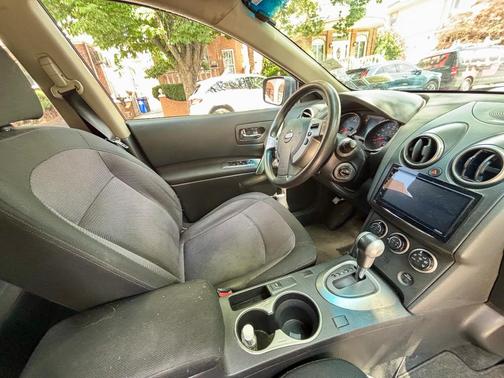 Gold 2013 Nissan Rogue SV